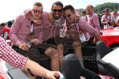 FC Ingolstadt 04 - Meisterfeier - Bundesliga Aufstieg - Rathausplatz - Auto Corso - Max Christiansen (19, FCI) Torwart Ramazan Özcan (1, FCI) Benjamin Hübner (5, FCI)