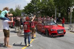 FC Ingolstadt 04 - Meisterfeier - Auto Corso vom Audi Sportpark in die Stadt - Donaulände Zuschauer Bundesligaaufstieg