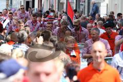 FC Ingolstadt 04 - Meisterfeier - Auto Corso vom Audi Sportpark in die Stadt - Fußgängerzone Corso Bundesligaaufstieg