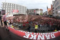 FC Ingolstadt 04 - Meisterfeier - Bundesliga Aufstieg - voller Rathausplatz - Stimmung - Fans - 9000 Zuschauer Fans