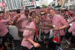 FC Ingolstadt 04 - Meisterfeier - Bundesliga Aufstieg - voller Rathausplatz - Stimmung - Fans - Selfie vor den Fans, Roger de Oliveira Bernardo (8, FCI) Almog Cohen (36, FCI) Tomas Pekhart (11, FCI) Mathew Leckie (7, FCI)