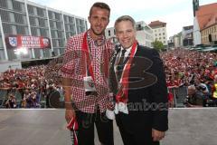 FC Ingolstadt 04 - Meisterfeier - Bundesliga Aufstieg - voller Rathausplatz - Stimmung - Fans - Verleihung Goldene Medaille der Stadt - Oberbürgermeister Dr. Christian Lösel mit Tomas Pekhart (11, FCI)