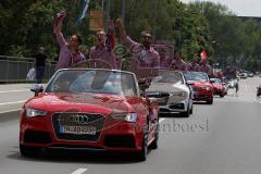 FC Ingolstadt 04 - Meisterfeier - Auto Corso vom Audi Sportpark in die Stadt - Manchinger Strasse Zuschauer Bundesligaaufstieg