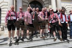 FC Ingolstadt 04 - Meisterfeier - Auto Corso vom Audi Sportpark in die Stadt - Rathausplatz - Alfred Lehmann, Frank Dreves, Vorsitzender des Vorstandes Peter Jackwerth (FCI) Oberbürgermeister Christian Lösel, Geschäftsführer Harald Gärtner (FCI), Sportdir