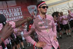 FC Ingolstadt 04 - Meisterfeier - Bundesliga Aufstieg - voller Rathausplatz - Stimmung - Fans - Torwart Andre Weis (33,FCI) wird verabschiedet, Tränen