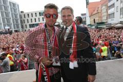FC Ingolstadt 04 - Meisterfeier - Bundesliga Aufstieg - voller Rathausplatz - Stimmung - Fans - Verleihung Goldene Medaille der Stadt - Oberbürgermeister Dr. Christian Lösel mit Stefan Lex (14, FCI)
