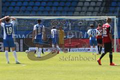 2. Bundesliga - Fußball - VfL Bochum - FC Ingolstadt 04 - Torwart Ramazan Özcan (1, FCI) warett auf den Elfmeter Schuß, Michael Gregoritsch (VfL 11) verwandelt zum 1:1