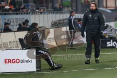 2. Bundesliga - Fußball - SpVgg Greuther Fürth - FC Ingolstadt 04 - rechts Cheftrainer Ralph Hasenhüttl (FC Ingolstadt 04) nervös, links Co-Trainer Michael Henke (FC Ingolstadt 04)