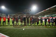 2. Bundesliga - Fußball - SpVgg Greuther Fürth - FC Ingolstadt 04 - Mannschaft des FCI lässt sich von den Fans feiern
