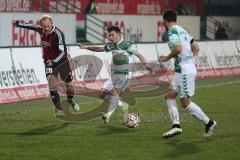 2. Bundesliga - Fußball - SpVgg Greuther Fürth - FC Ingolstadt 04 - links Tobias Levels (28 - FC Ingolstadt 04) mitte Zhi-Gin Lam