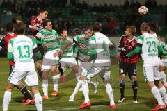 2. Bundesliga - Fußball - SpVgg Greuther Fürth - FC Ingolstadt 04 - obne Benjamin Hübner (5 - FC Ingolstadt 04) köpft zum Tor