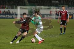 2. Bundesliga - Fußball - SpVgg Greuther Fürth - FC Ingolstadt 04 - links Mathew Leckie (7 - FC Ingolstadt 04) und rechts Zsolt Korcsmar (GF)