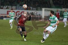 2. Bundesliga - Fußball - SpVgg Greuther Fürth - FC Ingolstadt 04 - links Mathew Leckie (7 - FC Ingolstadt 04) und rechts Niko Gießelmann (GF)