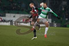 2. Bundesliga - Fußball - SpVgg Greuther Fürth - FC Ingolstadt 04 - Kopfballduell Tobias Levels (28 - FC Ingolstadt 04) und rechts Tom Weilandt