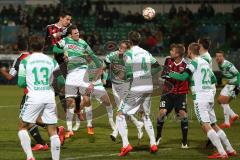 2. Bundesliga - Fußball - SpVgg Greuther Fürth - FC Ingolstadt 04 - obne Benjamin Hübner (5 - FC Ingolstadt 04) köpft zum Tor