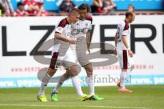 2. Bundesliga - Fußball - 1. FC Kaiserslautern - FC Ingolstadt 04 - Max Christiansen (19, FCI) zieht ab und trifft zum 1:1 Ausgleich Tor Jubel mit Andre Mijatović (4, FCI)