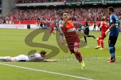 2. BL - Saison 2014/2015 - 1. FC Kaiserslautern - FC Ingolstadt 04 - Erik Thommy #18 rot Kaiserslautern schiesst den 1:0 Führungstreffer -  Foto: Jürgen Meyer