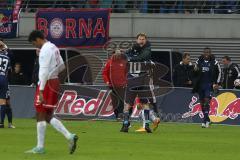 2. Bundesliga - RB Leipzig - FC Ingolstadt 04 - Sieg in Leipzig Cheftrainer Ralph Hasenhüttl feiert das mit Torschütze Pascal Groß (10)