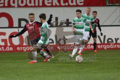 2. Bundesliga - Fußball - SpVgg Greuther Fürth - FC Ingolstadt 04 - links Lukas Hinterseer (16 - FC Ingolstadt 04) flankt