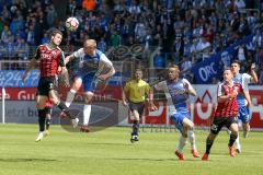 2. Bundesliga - Fußball - VfL Bochum - FC Ingolstadt 04 - Kopfball Mathew Leckie (7, FCI) und Felix Bastian (VfL 13)