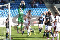 2. Bundesliga - FSV Frankfurt - FC Ingolstadt 04 - 0:1 - Torwart Patric Klandt hält die Ecke von Pascal Groß (10)