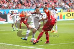 2. Bundesliga - Fußball - 1. FC Kaiserslautern - FC Ingolstadt 04 - Robert Bauer (23, FCI) und Chris Löwe (1.FCK 31)