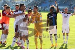 2. Bundesliga - FSV Frankfurt - FC Ingolstadt 04 - 0:1 - Auswärtssieg Jubel mit den Fans Humba Tanz Torwart Ramazan Özcan (1) Marvin Matip (34)