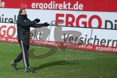 2. Bundesliga - Fußball - SpVgg Greuther Fürth - FC Ingolstadt 04 - Cheftrainer Ralph Hasenhüttl (FC Ingolstadt 04) lässt sich von den Fans feiern Sieg