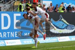 2. BL - Saison 2014/2015 - 1. FC Kaiserslautern - FC Ingolstadt 04 - Max Christiansen (#19 FC Ingolstadt 04) schiesst den 1:1 Ausgleichstreffer - Moritz Hartmann (#9 FC Ingolstadt 04) - Mathew Leckie (#7 FC Ingolstadt 04) - Foto: Jürgen Meyer