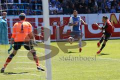 2. Bundesliga - Fußball - VfL Bochum - FC Ingolstadt 04 - Stefan Lex (14, FCI) zieht aufs Tor, Torwart Andreas Luthe (VfL 1)