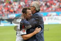 2. Bundesliga - Fußball - 1. FC Kaiserslautern - FC Ingolstadt 04 - 1:1 Unentschieden, Spiel ist aus, Vorsitzender des Vorstandes Peter Jackwerth (FCI) umarmt Karl-Heinz Lappe (25, FCI)
