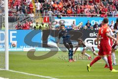 2. Bundesliga - Fußball - 1. FC Kaiserslautern - FC Ingolstadt 04 - Tor 1:0 für FCK durch Erik Thommy (1.FCK 18) Torwart Andre Weis (33,FCI) schaut dem Ball hinterher