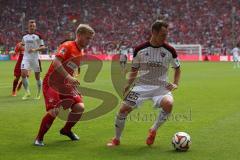 2. Bundesliga - Fußball - 1. FC Kaiserslautern - FC Ingolstadt 04 - links Jean Zimmer (1.FCK 39) und Karl-Heinz Lappe (25, FCI)