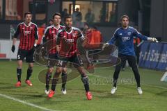 2. Bundesliga - Fußball - SpVgg Greuther Fürth - FC Ingolstadt 04 - Abwehr vor dem Tor von Torwart Ramazan Özcan (1 - FC Ingolstadt 04) mitte Marvin Matip (34 - FC Ingolstadt 04)