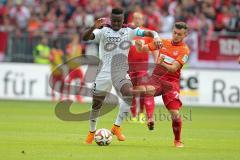 2. Bundesliga - Fußball - 1. FC Kaiserslautern - FC Ingolstadt 04 - Roger de Oliveira Bernardo (8, FCI) am Ball rechts Kevin Stöger (1.FCK 20)