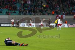 2. Bundesliga - RB Leipzig - FC Ingolstadt 04 - Foul an Mathew Leckie (7), bleibt liegen