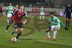 2. Bundesliga - Fußball - SpVgg Greuther Fürth - FC Ingolstadt 04 - links Robert Bauer (23 - FC Ingolstadt 04) und rechts Zsolt Korcsmar (GF)