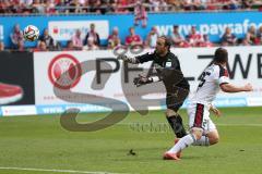 2. Bundesliga - Fußball - 1. FC Kaiserslautern - FC Ingolstadt 04 - Karl-Heinz Lappe (25, FCI) trifft die Latte Ball springt zurüch Torwart Tobias Sippel (1.FCK 1) fängt ihn