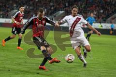 2. Bundesliga - Fußball - FC Ingolstadt 04 - 1. FC Nürnberg - Hakentrick Pascal Groß (10, FCI), rechts Bulthuis, Dave (1.FCN 4)