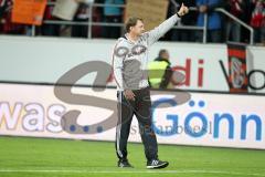 2. Bundesliga - Fußball - FC Ingolstadt 04 - 1. FC Nürnberg - bedankt sich bei den Fans Cheftrainer Ralph Hasenhüttl (FCI)