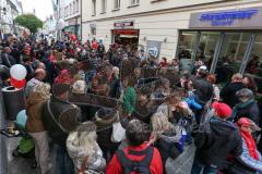 2. Bundesliga - FC Ingolstadt 04 - Saison 2014/2015 - Eröffnung 1. Fanshop in der Stadtmitte in Ingolstadt - Großer Andrang, Autogramme, Selfies, Fans, Fotos