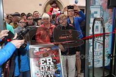 2. Bundesliga - FC Ingolstadt 04 - Saison 2014/2015 - Eröffnung 1. Fanshop in der Stadtmitte in Ingolstadt - Großer Andrang vor Eröffnung