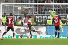 2. Bundesliga - Fußball - FC Ingolstadt 04 - 1. FC Nürnberg - knapp vorbei am Ingolstädter Tor Torwart Ramazan Özcan (1, FCI)