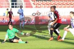 2. Bundesliga - FC Ingolstadt 04 - Erzgebirge Aue - rechst Lukas Hinterseer (16) erzielt den Ausgleich 1:1, Torwart Martin Männel keine Chance sieht zum Ball Tor Jubel