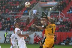 2. Bundesliga - FC Ingolstadt 04 - 1. FC Heidenheim - Torwart Jan Zimmermann klärt vor Benjamin Hübner (5) und links Mathias Wittek