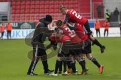 2. Bundesliga - FC Ingolstadt 04 - VfL Bochum - links Lukas Hinterseer (16) erzielt das 2:0 für Ingolstadt, Jubel Tor Mathew Leckie (7) Roger de Oliveira Bernardo (8) Konstantin Engel (20) laufen zu Cheftrainer Ralph Hasenhüttl links