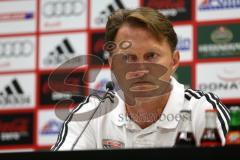 2. Bundesliga -  Saison 2014/2015 - FC Ingolstadt 04 - SpVgg Greuther Fürth - Pressekonferenz Cheftrainer Ralph Hasenhüttl