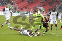 2. Bundesliga - Fußball - FC Ingolstadt 04 - SV Sandhausen - mitte Mathew Leckie (7, FCI) wird von dem Tor unsaft gestopt, Torwart SV Manuel Riemann, Lukas Kübler SV am Boden