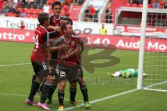 2. Bundesliga - FC Ingolstadt 04 - SV Darmstadt 98 - Fallrückzieher Karl-Heinz Lappe (25) Tor zum Unentschieden, Jubel hinten Marvin Matip (34), Stefan Lex (14), Benjamin Hübner (5); Torwart Christian Methenia am Boden