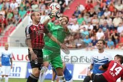 2. Bundesliga - FC Ingolstadt 04 - SV Darmstadt 98 - Moritz Hartmann (9) kommt nicht hin, Torwart Christian Methenia schnappt sich den Ball